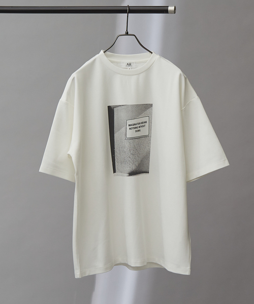 AH ABAHOUSE（エーエイチアバハウス）の「【AH ABAHOUSE】ポンチ フォトプリント Tシャツ（Tシャツ/カットソー・メンズ・ホワイト系その他/ホワイト系その他2/ホワイト系その他3・46/48）」の2枚目の写真