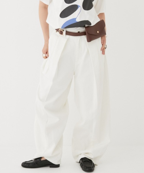 MIRROR STOKE(ミラーストーク)の「≪WEB限定≫【新色追加】TUCK DENIM WIDE PANTS/タックデニムワイドパンツ(デニムパンツ・レディース・サックスブルー/オフホワイト/ネイビー・MEDIUM/LARGE)」の2枚目の写真