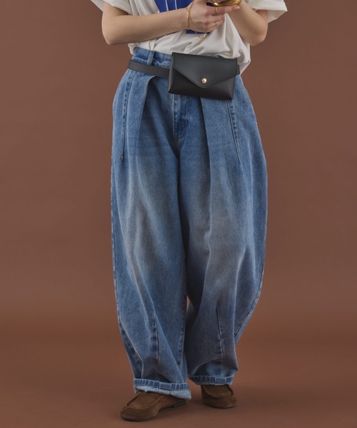MIRROR STOKE(ミラーストーク)の「≪WEB限定≫【新色追加】TUCK DENIM WIDE PANTS/タックデニムワイドパンツ(デニムパンツ・レディース・サックスブルー/オフホワイト/ネイビー・MEDIUM/LARGE)」の4枚目の写真