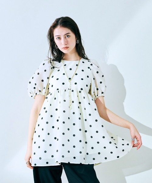 Audie a Muses(オーディアミューズ)の「ドットペプラムブラウス(シャツ/ブラウス・レディース・オフホワイト/ネイビー・38/42)」の5枚目の写真