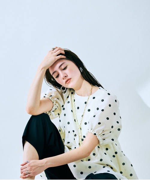 Audie a Muses(オーディアミューズ)の「ドットペプラムブラウス(シャツ/ブラウス・レディース・オフホワイト/ネイビー・38/42)」の4枚目の写真