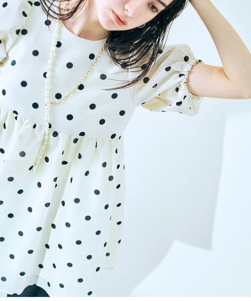 Audie a Muses(オーディアミューズ)の「ドットペプラムブラウス(シャツ/ブラウス・レディース・オフホワイト/ネイビー・38/42)」の11枚目の写真