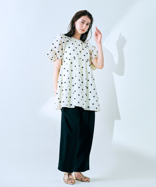 Audie a Muses(オーディアミューズ)の「ドットペプラムブラウス(シャツ/ブラウス・レディース・オフホワイト/ネイビー・38/42)」の13枚目の写真