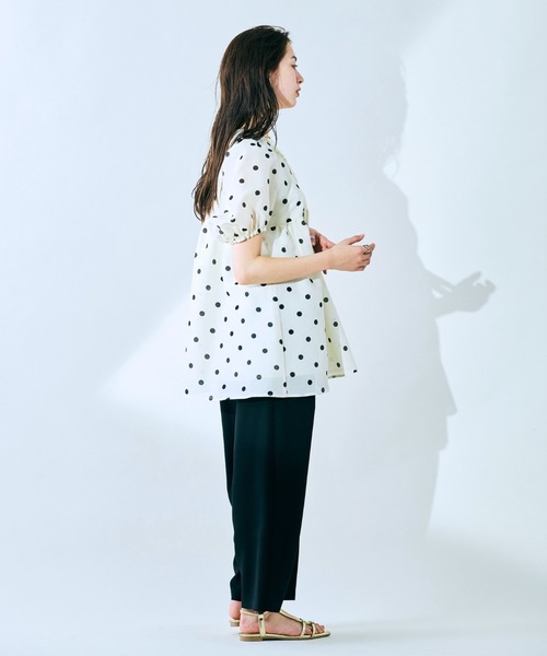 Audie a Muses(オーディアミューズ)の「ドットペプラムブラウス(シャツ/ブラウス・レディース・オフホワイト/ネイビー・38/42)」の14枚目の写真