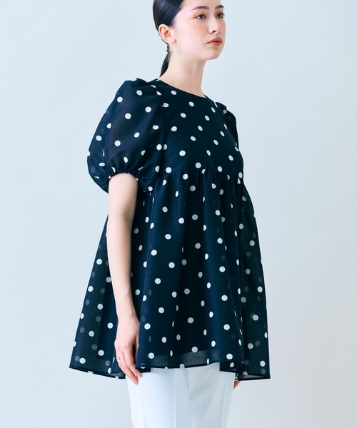 Audie a Muses(オーディアミューズ)の「ドットペプラムブラウス(シャツ/ブラウス・レディース・オフホワイト/ネイビー・38/42)」の17枚目の写真