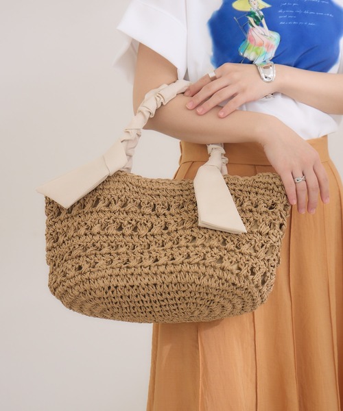 KATHARINE ROSS(キャサリンロス)の「【KATHARINE ROSS】リボンハンドルペーパーバッグ WEB限定(かごバッグ・レディース・ブラック/ライトベージュ/ピンクベージュ・MEDIUM)」の1枚目の写真