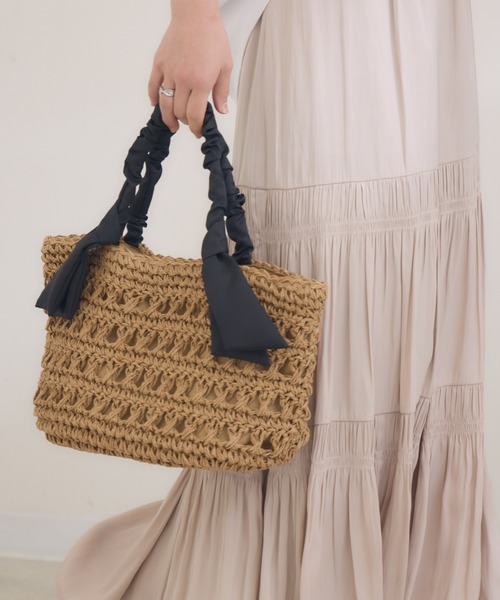 KATHARINE ROSS(キャサリンロス)の「【KATHARINE ROSS】リボンハンドルペーパーバッグ WEB限定(かごバッグ・レディース・ブラック/ライトベージュ/ピンクベージュ・MEDIUM)」の2枚目の写真