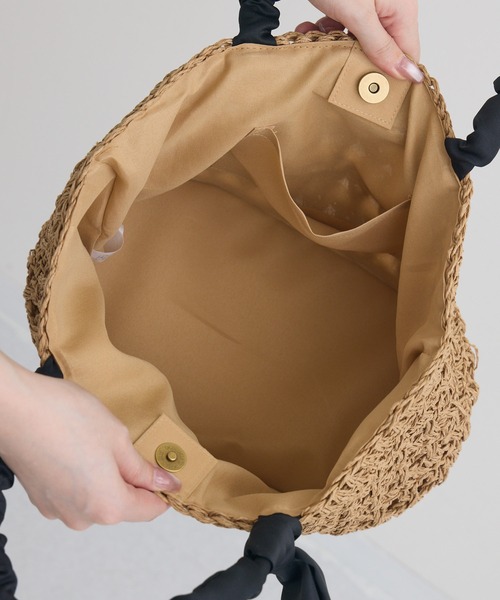 KATHARINE ROSS(キャサリンロス)の「【KATHARINE ROSS】リボンハンドルペーパーバッグ WEB限定(かごバッグ・レディース・ブラック/ライトベージュ/ピンクベージュ・MEDIUM)」の16枚目の写真