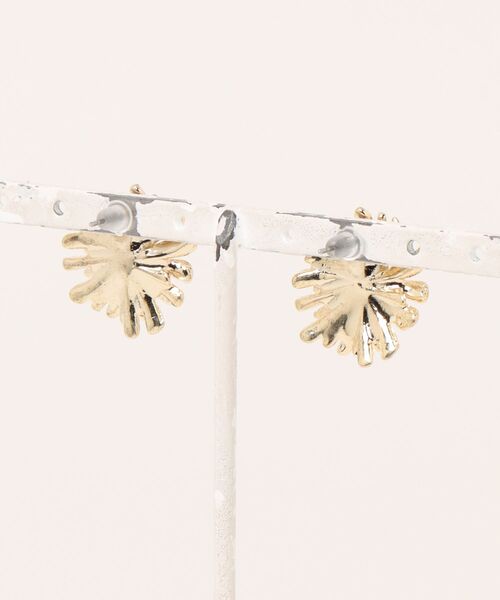 Monocoro toppi（モノコロトッピ）の「デイジー フラワーモチーフ ピアス（ピアス（両耳用）・レディース・ホワイト/シルバー/ゴールド・フリー）」の14枚目の写真