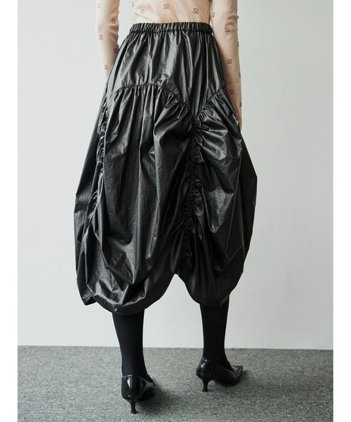 SORIN(ソリン )の「Metalic Taffta Design Gathered Skirt(スカート・レディース・シルバー/ブラック・38)」の4枚目の写真