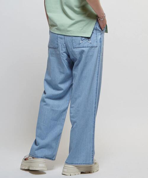 CONVERSE TOKYO(コンバーストウキョウ)の「【限定展開】LIGHT DENIM WIDE PANTS(デニムパンツ・レディース・サックスブルー/ブラック/ブルー・SMALL)」の1枚目の写真