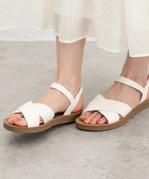 Honeys（ハニーズ）の「軽量屈曲クロスサンダル（サンダル・レディース・ベージュ/アイボリー/ブラック・L/LL/M/S）」の2枚目の写真