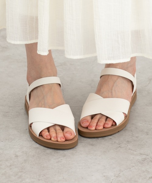 Honeys（ハニーズ）の「軽量屈曲クロスサンダル（サンダル・レディース・ベージュ/アイボリー/ブラック・L/LL/M/S）」の5枚目の写真