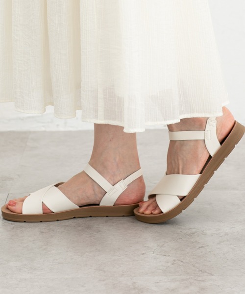 Honeys（ハニーズ）の「軽量屈曲クロスサンダル（サンダル・レディース・ベージュ/アイボリー/ブラック・L/LL/M/S）」の6枚目の写真