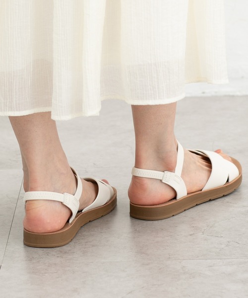Honeys（ハニーズ）の「軽量屈曲クロスサンダル（サンダル・レディース・ベージュ/アイボリー/ブラック・L/LL/M/S）」の7枚目の写真