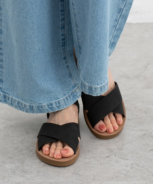 Honeys（ハニーズ）の「軽量屈曲クロスサンダル（サンダル・レディース・ベージュ/アイボリー/ブラック・L/LL/M/S）」の9枚目の写真