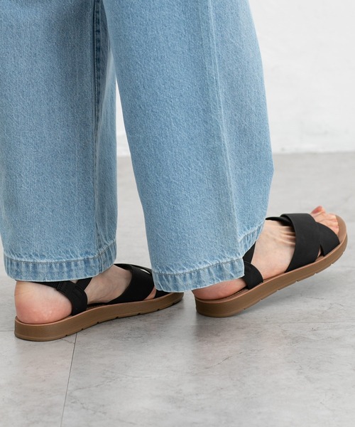 Honeys（ハニーズ）の「軽量屈曲クロスサンダル（サンダル・レディース・ベージュ/アイボリー/ブラック・L/LL/M/S）」の11枚目の写真