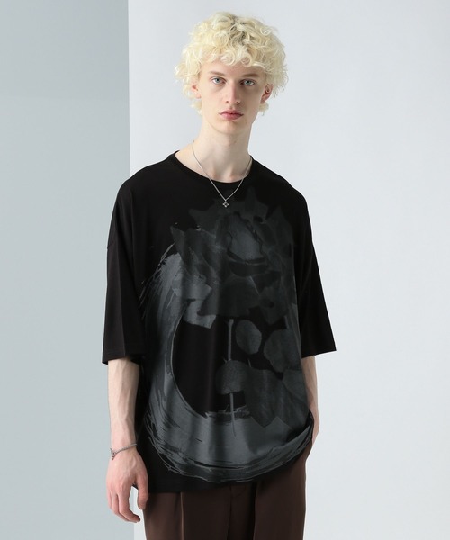 HARE（ハレ）の「ニュアンスフラワープリントカット(HARE)（Tシャツ/カットソー・メンズ・ブラック×ブルー/ブラック×ホワイト/ホワイト・FREE）」の2枚目の写真