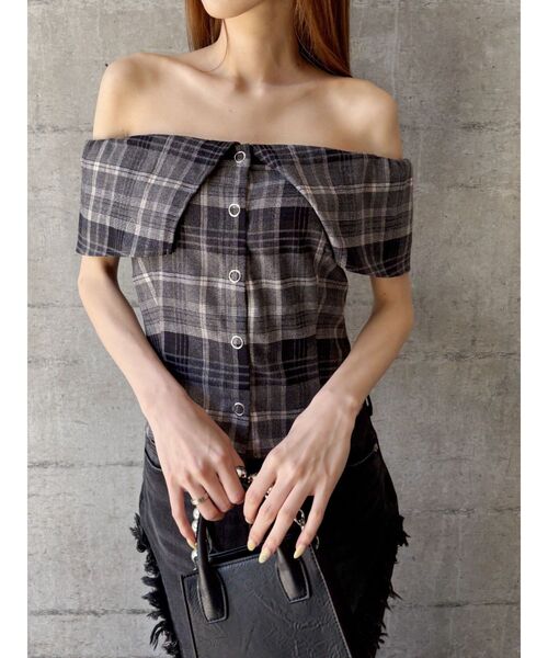 EVRIS（エヴリス）の「チェックオフショルブラウス（シャツ/ブラウス・レディース・ブラウン/ブラック・FREE）」の4枚目の写真