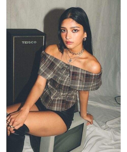 EVRIS（エヴリス）の「チェックオフショルブラウス（シャツ/ブラウス・レディース・ブラウン/ブラック・FREE）」の16枚目の写真