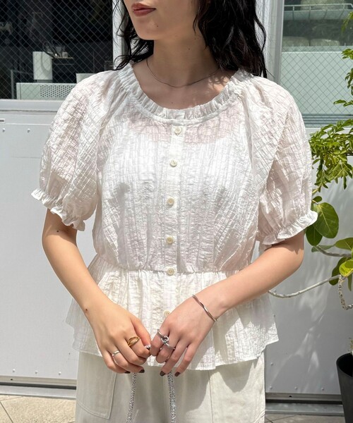 fredy emue(フレディエミュ)の「クロップドペプラムブラウス(シャツ/ブラウス・レディース・ライトグリーン/ブラック/オフホワイト・38)」の1枚目の写真