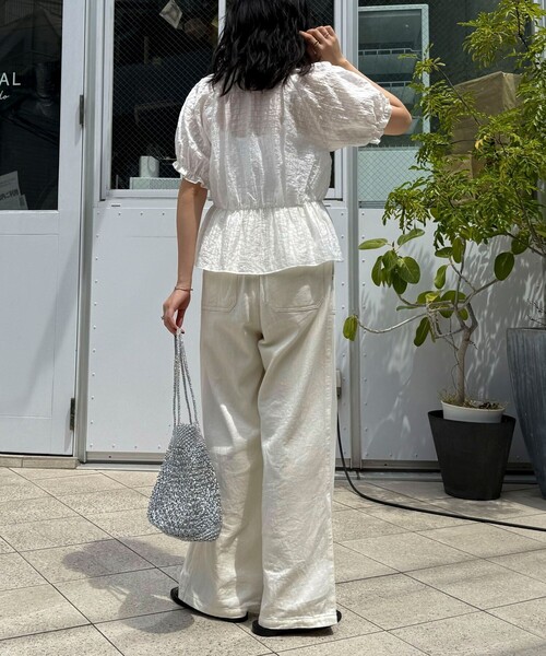 fredy emue(フレディエミュ)の「クロップドペプラムブラウス(シャツ/ブラウス・レディース・ライトグリーン/ブラック/オフホワイト・38)」の6枚目の写真