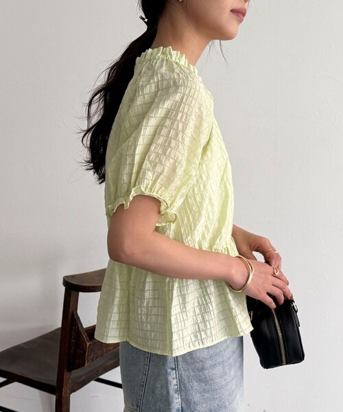 fredy emue(フレディエミュ)の「クロップドペプラムブラウス(シャツ/ブラウス・レディース・ライトグリーン/ブラック/オフホワイト・38)」の16枚目の写真