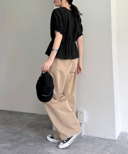 fredy emue(フレディエミュ)の「クロップドペプラムブラウス(シャツ/ブラウス・レディース・ライトグリーン/ブラック/オフホワイト・38)」の22枚目の写真