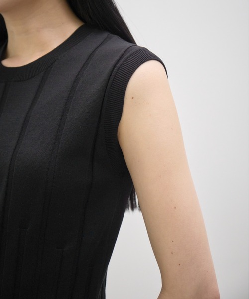 CINOH(チノ)の「【CINOH/チノ】別注 Washable Silk Sleeveless Tops/ウォッシャブルシルクノースリーブトップス(ニット/セーター・レディース・ブラック/ブルー/キナリ/チャコールグレー・FREE)」の14枚目の写真