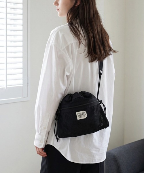 FREDRIK PACKERS(フレドリックパッカーズ)の「【FREDRIK PACKERS】BELL SACK <S> ベル サック Sサイズ ショルダーバッグ(ショルダーバッグ・レディース・ダークベージュ/ブラック・SMALL)」の1枚目の写真
