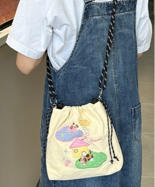 FREE STYLISTS(フリー スタイリスト)の「Y2K ミニサコッシュ ショルダーバッグ(ショルダーバッグ・レディース・イエロー/レッド/オフホワイト/グレー/ブラック/ブラック系その他/グレー系その他/ベージュ/ブルー/グリーン/ブラック系その他3/ホワイト系その他3/ブラック系その他5/ブラック系その他4/ホワイト系その他/ホワイト系その他2/ブラウン/ブラック系その他2/グレー系その他2/グリーン系その他/ホワイト系その他4・FREE)」の4枚目の写真