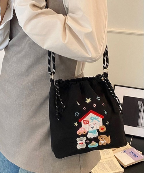 FREE STYLISTS(フリー スタイリスト)の「Y2K ミニサコッシュ ショルダーバッグ(ショルダーバッグ・レディース・イエロー/レッド/オフホワイト/グレー/ブラック/ブラック系その他/グレー系その他/ベージュ/ブルー/グリーン/ブラック系その他3/ホワイト系その他3/ブラック系その他5/ブラック系その他4/ホワイト系その他/ホワイト系その他2/ブラウン/ブラック系その他2/グレー系その他2/グリーン系その他/ホワイト系その他4・FREE)」の11枚目の写真