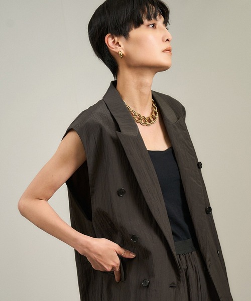 SALON adam et rope'（サロン アダム エ ロペ）の「ウールナイロンワッシャージレ（ベスト・レディース・ブラック/ブラウン・FREE）」の3枚目の写真