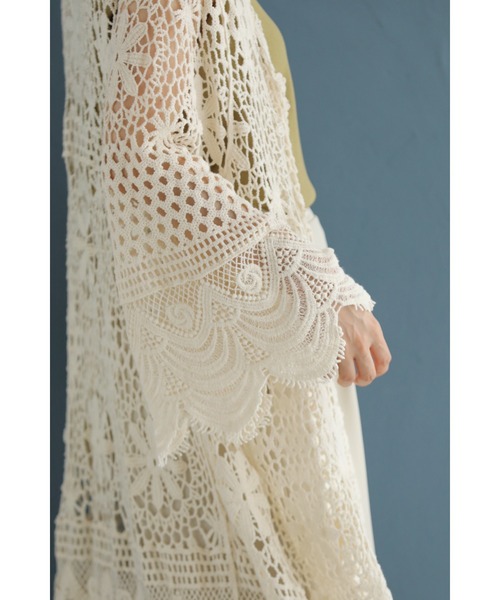 cawaii（カワイイ）の「美しい柄を纏うクロシェロングカーディガン（カーディガン/ボレロ・レディース・ベージュ・FREE）」の6枚目の写真