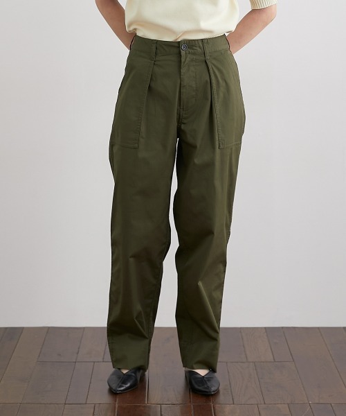 nissen（ニッセン）の「ワンタックストレッチベイカーパンツ（カーゴパンツ・レディース・ライトベージュ/グリーン・マルチサイズ）」の2枚目の写真