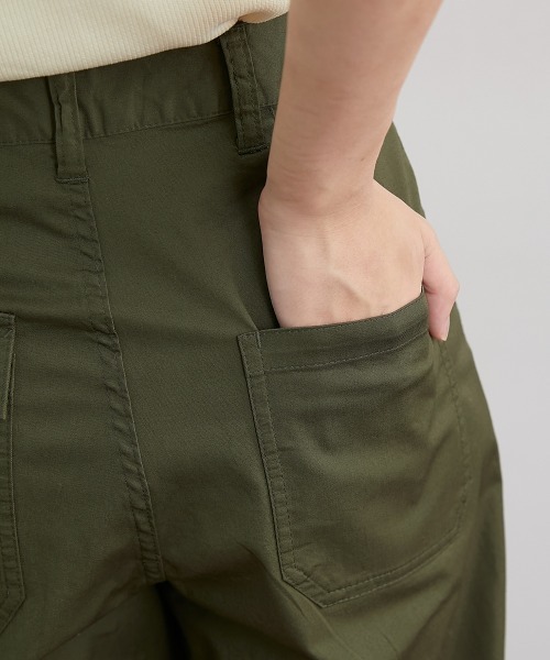 nissen（ニッセン）の「ワンタックストレッチベイカーパンツ（カーゴパンツ・レディース・ライトベージュ/グリーン・マルチサイズ）」の17枚目の写真
