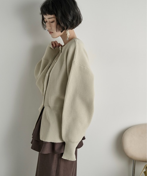 THE YOn(ザヨン)の「ハート釦リブニットカーディガン(カーディガン/ボレロ・レディース・ブラック/プラム/オリーブ/アイボリー/ピンク/イエロー・FREE)」の15枚目の写真