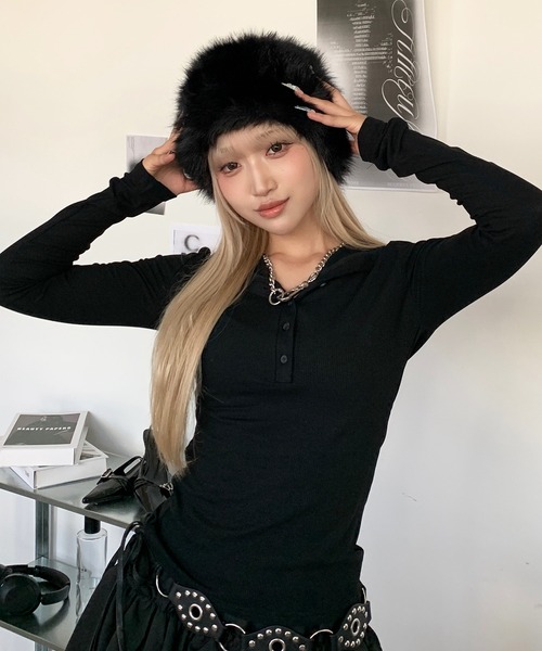 lilful(リルフル)の「ボリューミーフェイクファーハット ロシアン帽(ニットキャップ/ビーニー・レディース・ブラック/ホワイト・F)」の3枚目の写真