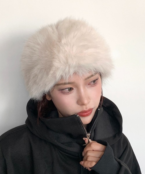 lilful(リルフル)の「ボリューミーフェイクファーハット ロシアン帽(ニットキャップ/ビーニー・レディース・ブラック/ホワイト・F)」の17枚目の写真