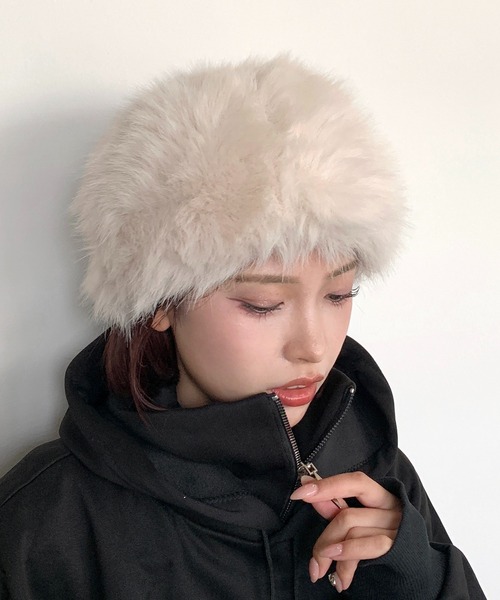 lilful(リルフル)の「ボリューミーフェイクファーハット ロシアン帽(ニットキャップ/ビーニー・レディース・ブラック/ホワイト・F)」の18枚目の写真