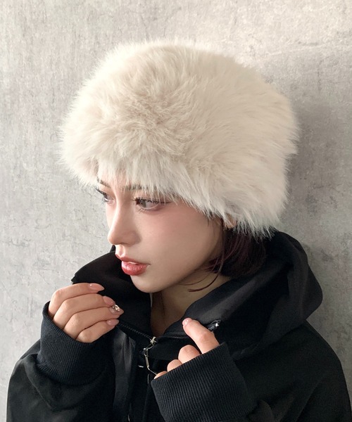 lilful(リルフル)の「ボリューミーフェイクファーハット ロシアン帽(ニットキャップ/ビーニー・レディース・ブラック/ホワイト・F)」の13枚目の写真