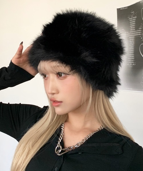 lilful(リルフル)の「ボリューミーフェイクファーハット ロシアン帽(ニットキャップ/ビーニー・レディース・ブラック/ホワイト・F)」の19枚目の写真