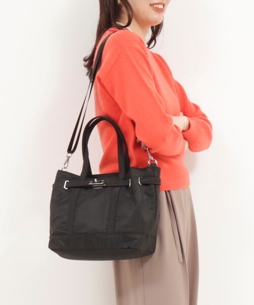 MICO COULIER（ミコクリエ）の「2WAYベルトトートバッグ（トートバッグ・レディース・ブラック/グレイッシュベージュ・FREE）」の2枚目の写真