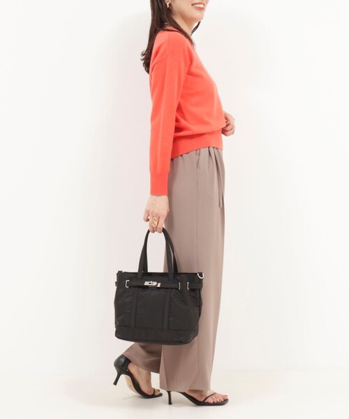 MICO COULIER（ミコクリエ）の「2WAYベルトトートバッグ（トートバッグ・レディース・ブラック/グレイッシュベージュ・FREE）」の4枚目の写真