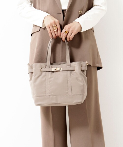 MICO COULIER（ミコクリエ）の「2WAYベルトトートバッグ（トートバッグ・レディース・ブラック/グレイッシュベージュ・FREE）」の9枚目の写真