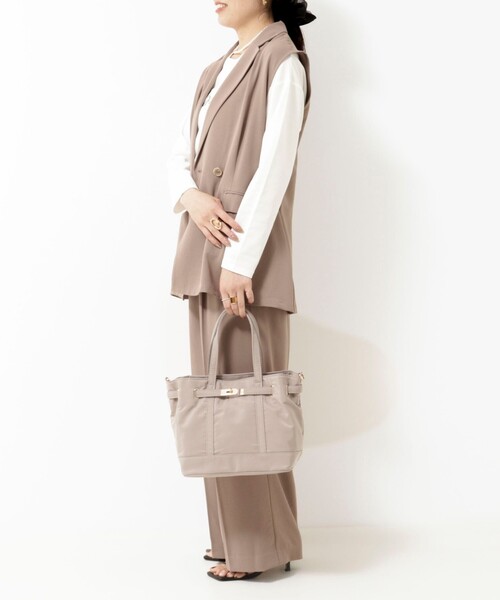MICO COULIER（ミコクリエ）の「2WAYベルトトートバッグ（トートバッグ・レディース・ブラック/グレイッシュベージュ・FREE）」の11枚目の写真