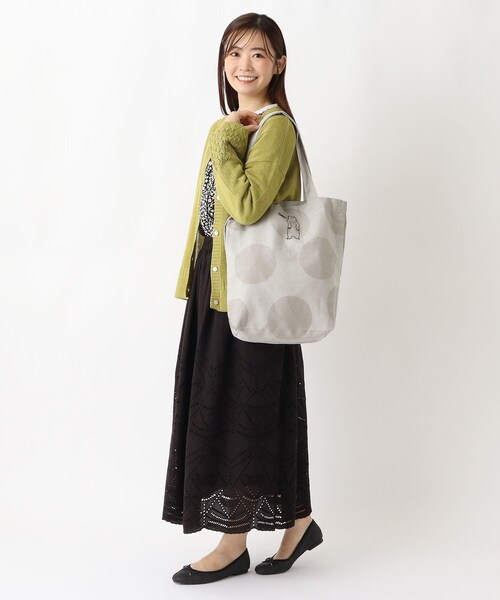 one'sterrace(ワンズテラス)の「刺繍A4トート オルソ(トートバッグ・レディース・グレー系4・99)」の2枚目の写真