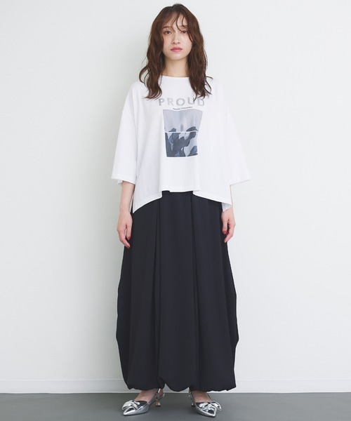 Narcissus（ナルシス）の「【SINN】フラワーロゴＴシャツ/プリントTシャツ/七分丈（Tシャツ/カットソー・レディース・チャコールグレー/ホワイト・FREE）」の3枚目の写真