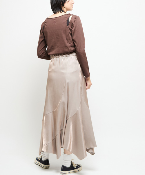 CONVERSE TOKYO(コンバーストウキョウ)の「SATIN SPIRAL SKIRT(スカート・レディース・グレー/ベージュ・FREE)」の3枚目の写真