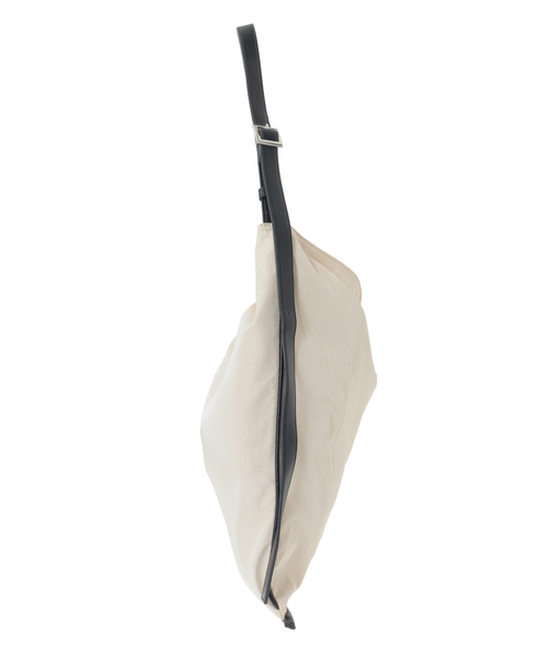 CONVERSE TOKYO(コンバーストウキョウ)の「PIPING FLAT TOTE BAG(トートバッグ・レディース・アイボリー/ブラウン/ブラック・FREE)」の4枚目の写真